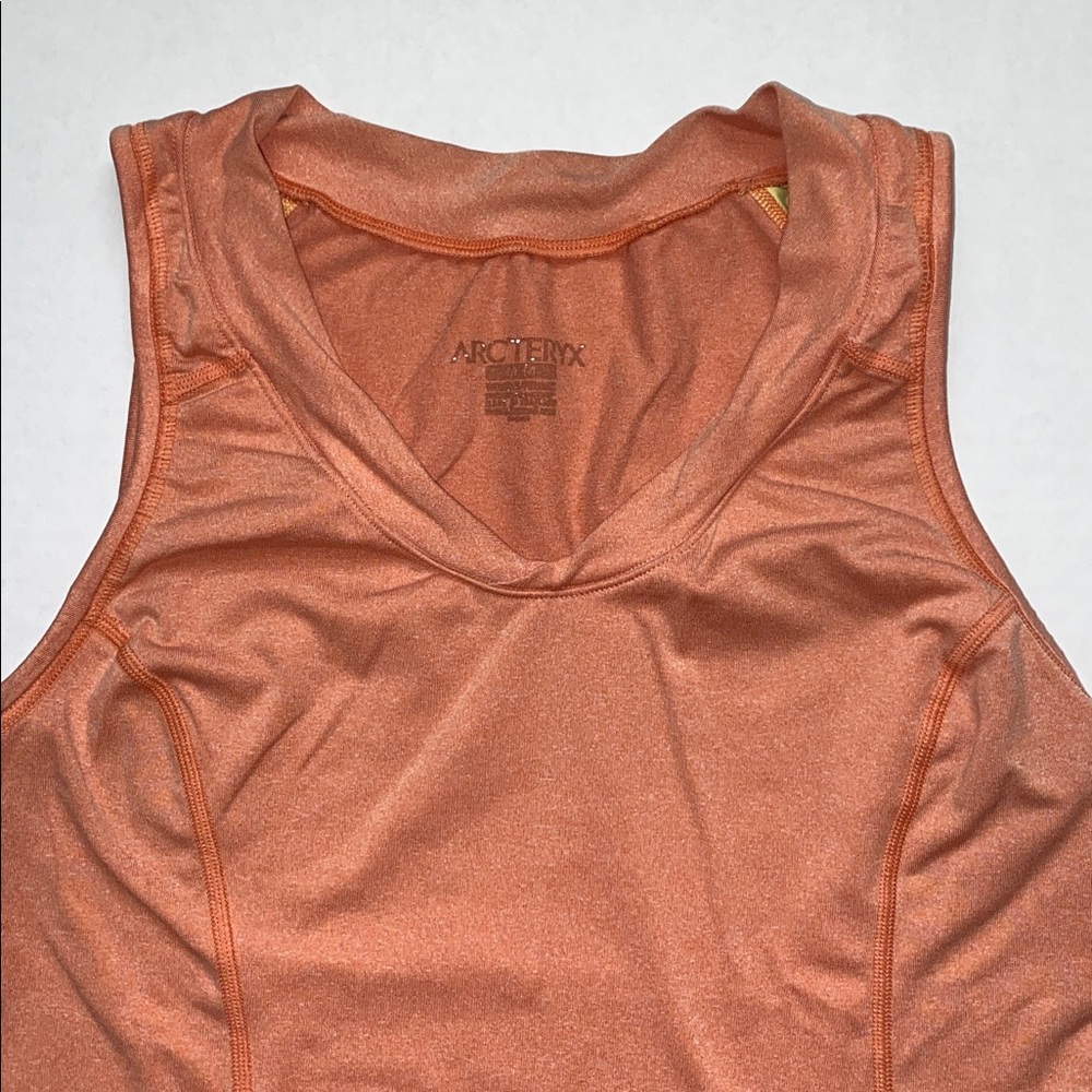 Arc'teryx Escala Athletic Outdoor/Gym Tank Top In Peach/Melon - Picture 3 of 9